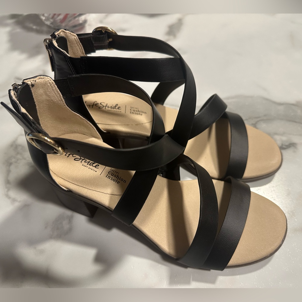 NEW IN BOX LifeStride Womens Heritage Strappy Block Heel Dress Sandals 7 W Wide